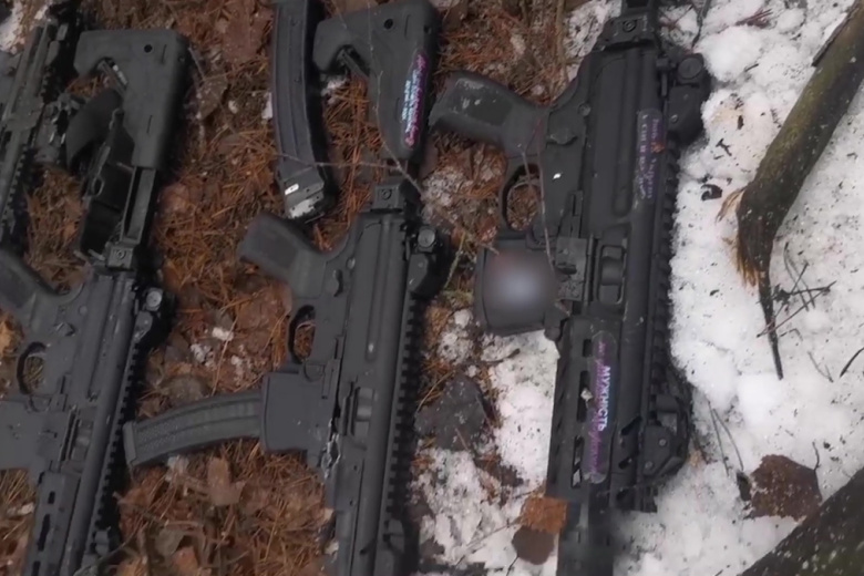 Оружие украинских диверсантов, предпринявших попытку проникновения в Брянскую область с Украины, ликвидированных сотрудниками ФСБ РФ