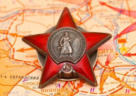 В центре Киева начался демонтаж советской звезды