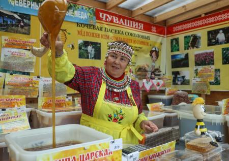 Сладкая выставка: в Москве открылась Всероссийская ярмарка меда