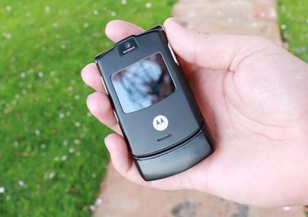 WSJ: Motorola воскресит RAZR в виде складного смартфона