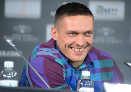 Украинский боксер Усик ответил националистам