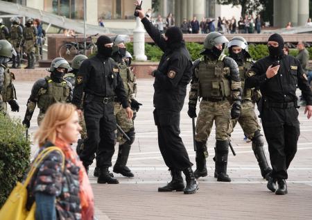 В центре Минска собираются колонны спецтехники и автозаков