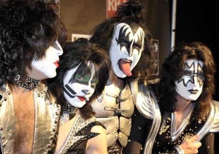 Netflix снимет биографический фильм про Kiss