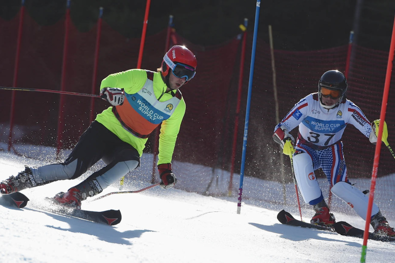 Горнолыжник Валерий Редкозубов (справа)
