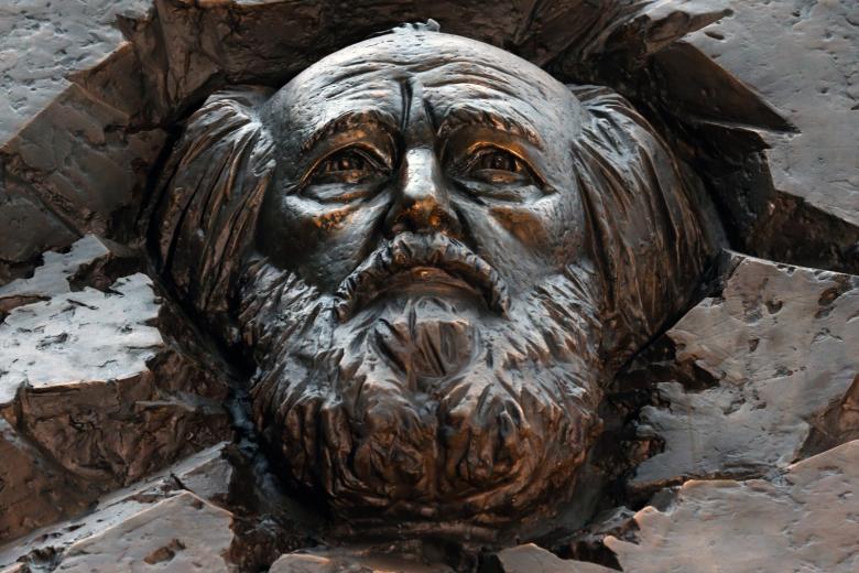 Мемориальная доска Александру Солженицыну