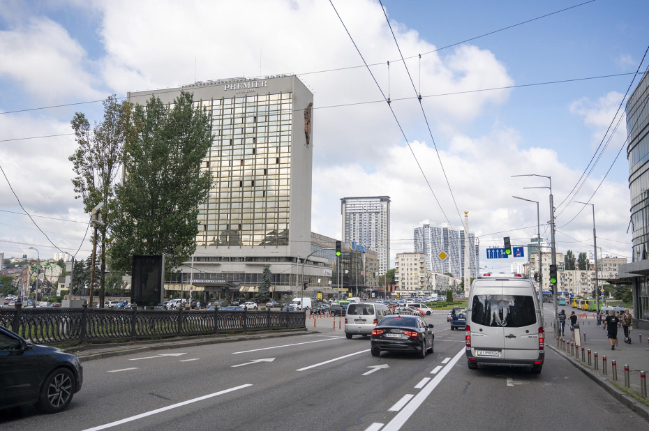 В Киеве автобусы ТЦК начали подрезать машины во время движения