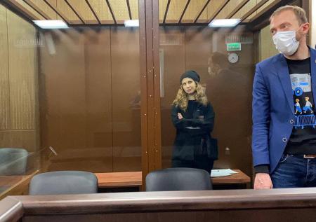 Главу «Альянса врачей» и Алёхину из Pussy Riot отправили под домашний арест