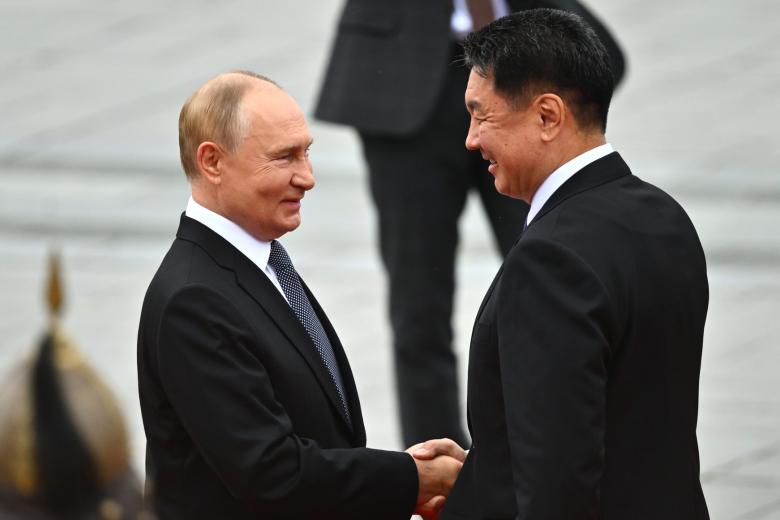 Владимир Путин и Ухнаагийн Хурэлсух