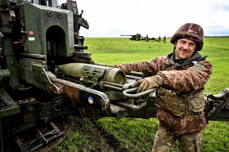 Военэксперт назвал сроки поставок Киеву миллиона артиллерийских снарядов