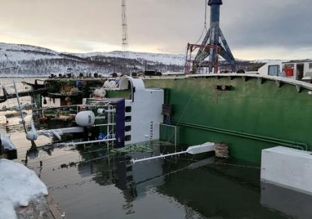В Норвегии российский траулер опрокинулся при спуске на воду