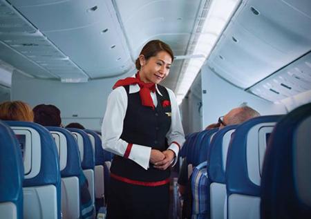 Стюардессы Delta пожаловались на сыпь и одышку из-за новой формы