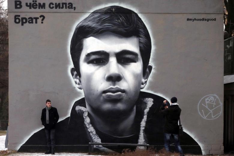 Настенная живопись с изображением актера и режиссера Сергея Бодрова в Центральном районе Санкт-Петербурга