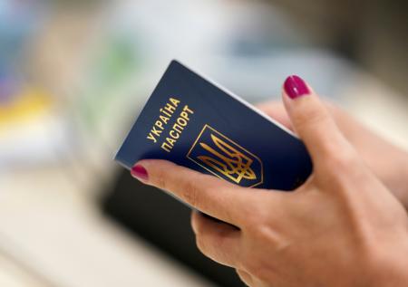 Живущих на корабле украинских беженцев возмутил русскоязычный экипаж