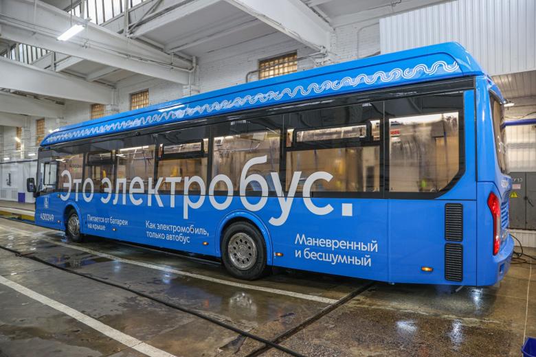 Электробус в автобусном парке