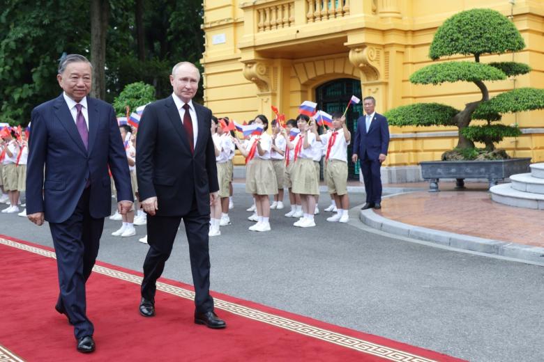 Церемония официальной встречи Владимира Путина с президентом Вьетнама То Ламом