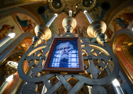 «Кто-то из бесов»: в РПЦ рассказали, кто ответит на призыв души умершего