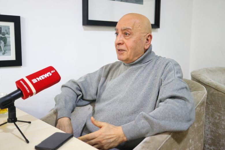 Политолог Расим Мусабеков, независимый депутат парламента Азербайджана