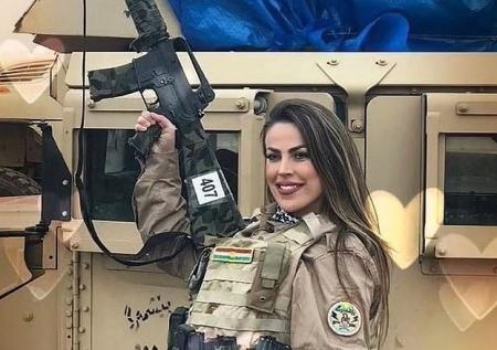 Бразильская модель-снайпер погибла на Украине