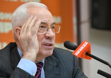 Азаров назвал «фантазиями» идеи Киева о нормализации отношений с Москвой