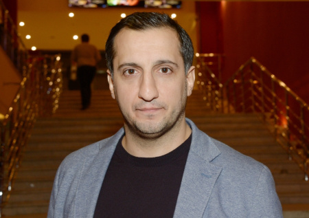 Смена позиции по СВО, звездная болезнь, ДТП: как живет актер Арарат Кещян