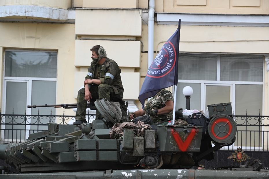 Ростов-на-Дону. Бойцы ЧВК «Вагнер» у здания Южного военного округа