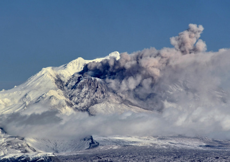 Власти Камчатки после снегопадов попросят поддержки у федеральных властей