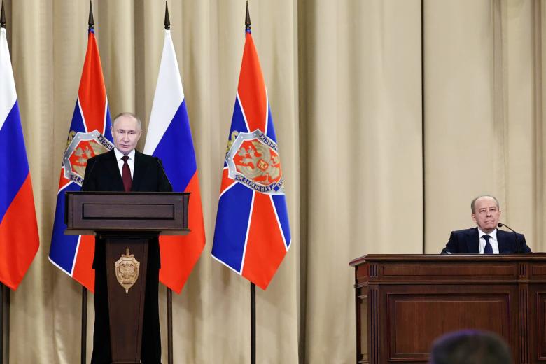 Владимир Путин на заседании коллегии Федеральной Службы Безопасности. С директором ФСБ Александром Бортниковым