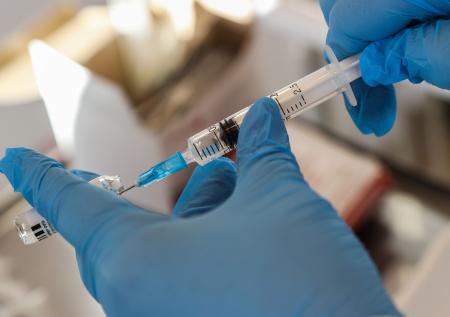 В Красноярском крае ввели обязательную вакцинацию пенсионеров от COVID-19 