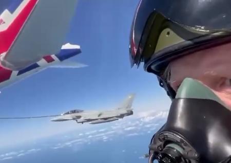 Захарова жёстко высмеяла полёт Бориса Джонсона на истребителе