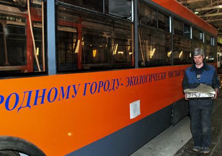 Сотни работников троллейбусного завода находятся в простое
