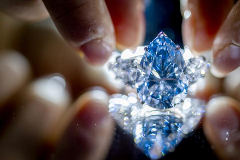 Голубой бриллиант Bleu Royal