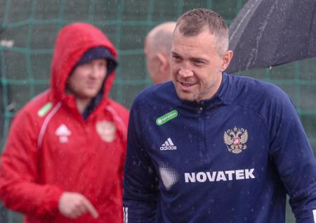 Черчесов заявил, что Дзюба был бы полезен России в матче с Хорватией