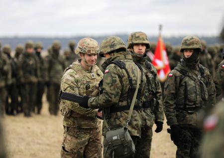Названа вероятность отправки польских военных на Украину