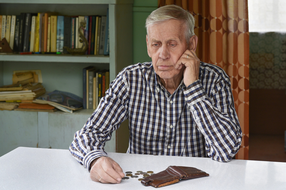 Пенсии россиян рухнули к зарплатам: как это изменить