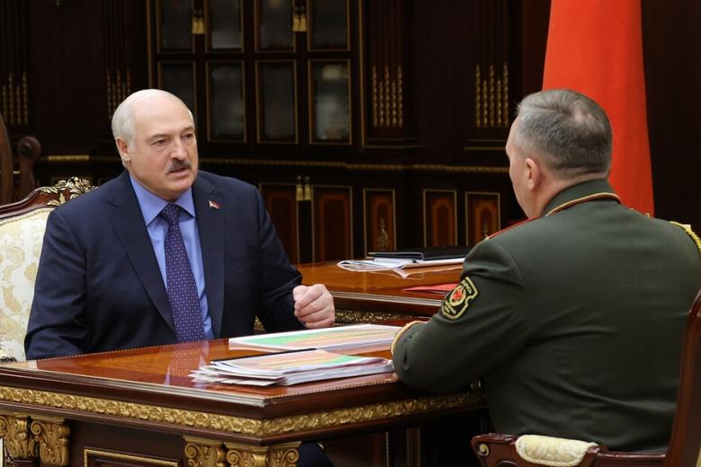 Президент Беларуси Александр Лукашенко 27 июня провел рабочую встречу с Министром обороны Виктором Хрениным