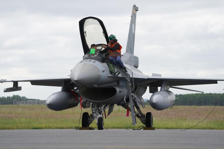 F-16