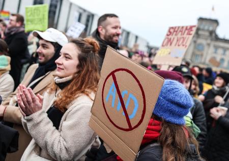 В Берлине протестуют против «невозможного союза» двух партий