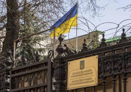 Активисты МГЕР «наградили» президента Украины Зеленского «орденом Иуды»