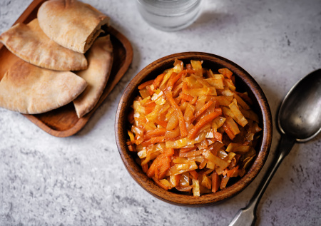 Тушеная капуста без мяса на сковороде: гарнир для похудения