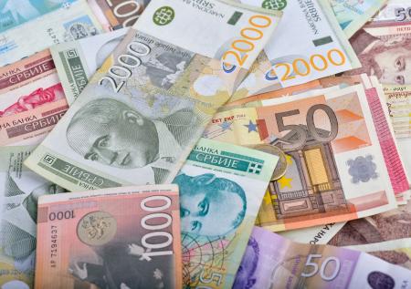 Косово полностью переходит на расчеты в евро с 13 мая