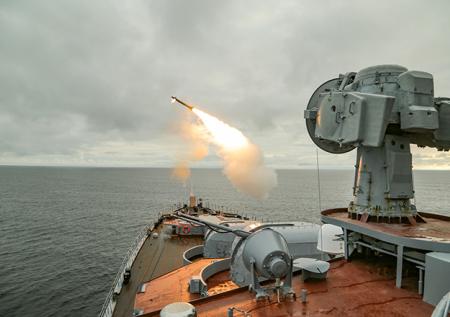 Северный флот начал учения в Баренцевом море