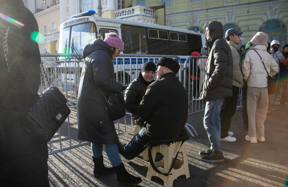 Обстановка в очереди у Большого театра