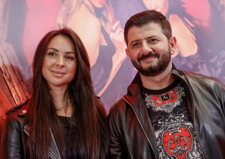 Жена Галустяна показала фигуру в бикини