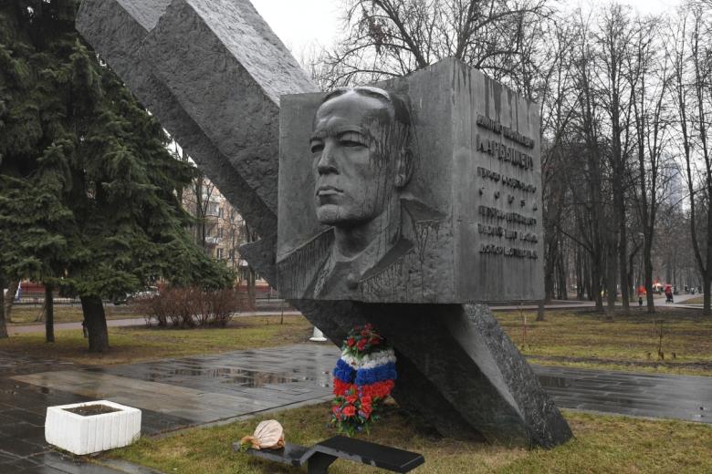 Памятник генералу Дмитрию Карбышеву