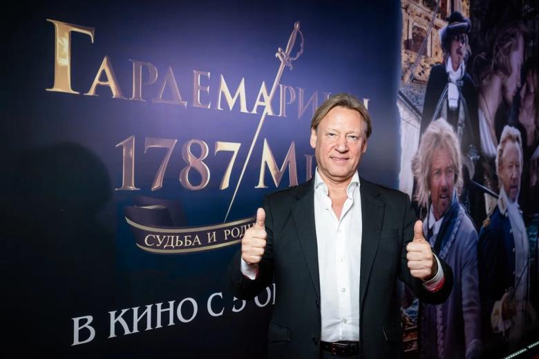 Дмитрий Харатьян