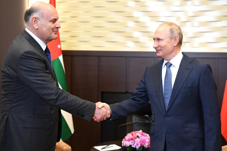 Аслан Бжания и Владимир Путин