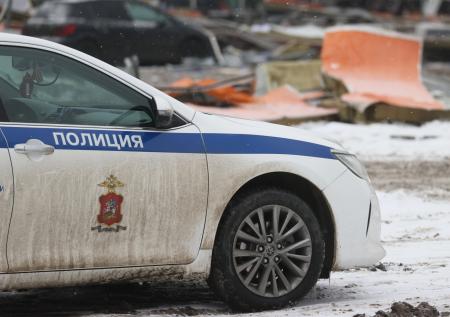 Мальчик угрожал сверстникам топором во дворе