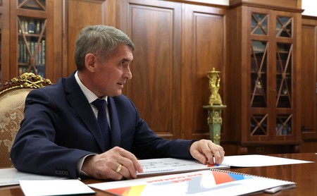 Глава Чувашии и его супруга попали в аварию