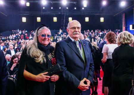 Жена Михалкова рассказала о соседке по даче Ольге Любимовой