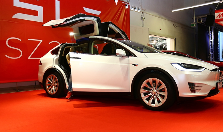 Автомобиль Tesla